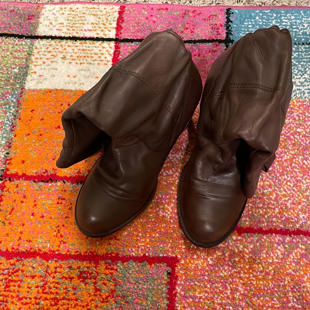 Bata leather cowgirl shoes